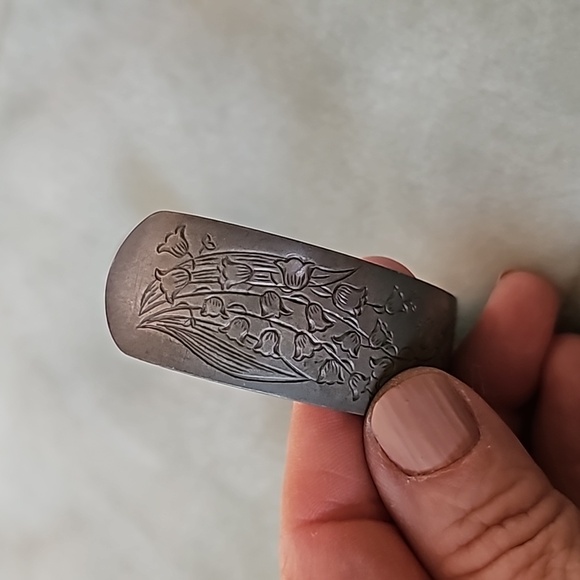 Pewter Cuff Bracelet Ornate Lilly of the Valley Etched LOT663 - Picture 5 of 8